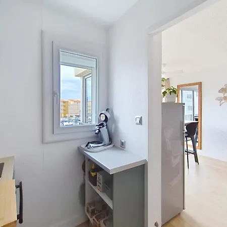 Entre Et Port, Au Bout Du Quai * Agde