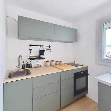 Entre Et Port, Au Bout Du Quai *