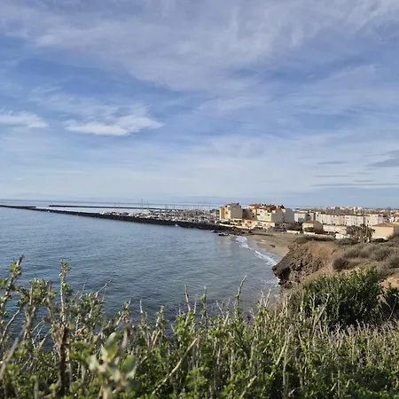 Entre Et Port, Au Bout Du Quai * Agde