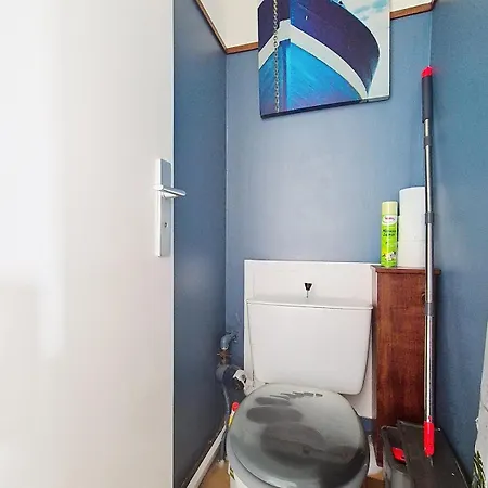 Entre Et Port, Au Bout Du Quai Agde